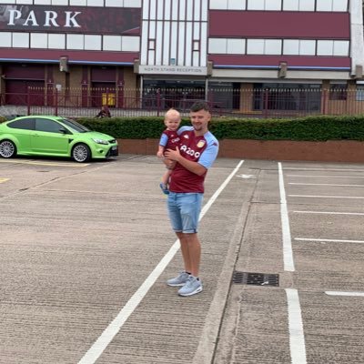 Profile Picture of James Barron (@bazza_avfc) on Twitter