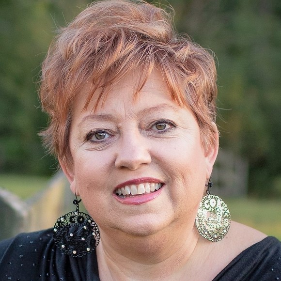 Profile Picture of Robin Collinson (@rtcollinson) on Poshmark