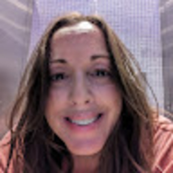 Profile Picture of Andrea Manzuk (@zukray14) on Poshmark