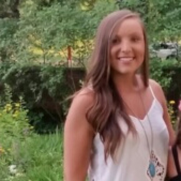 Profile Picture of Brianna Castoldi (@bcastoldi) on Poshmark