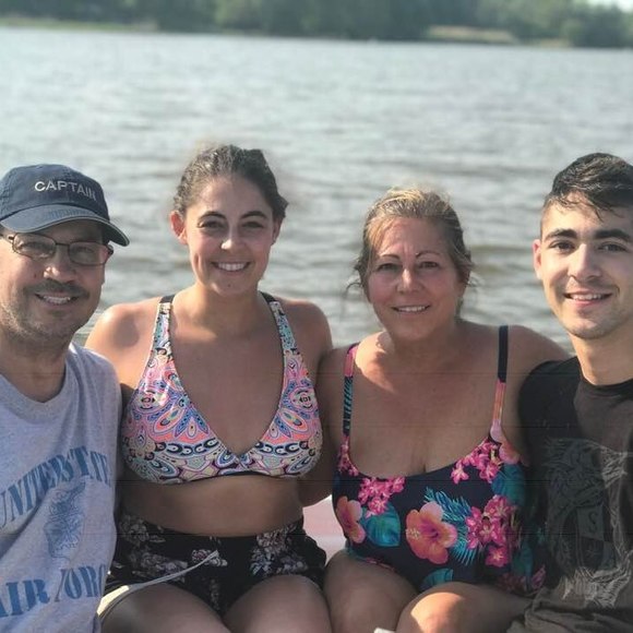 Profile Picture of Lisa Dochinez grenis (@grenisl) on Poshmark