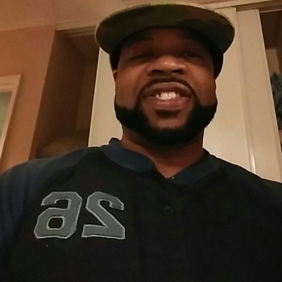 Profile Picture of Scott Harrison (@scottyh123) on Poshmark