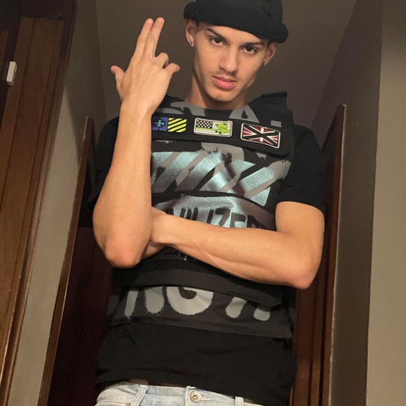 Profile Picture of Gúèł Gúèł (@moneymanguel) on Poshmark