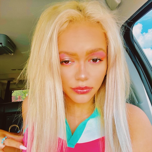 Profile Picture of Bella Chavez (@bellamchavez) on Poshmark