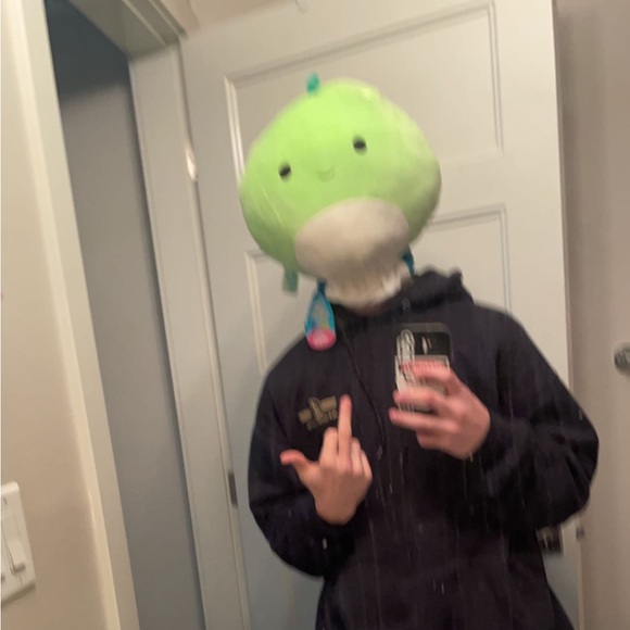 Profile Picture of Nick Xenos (@nickxenos16) on Poshmark