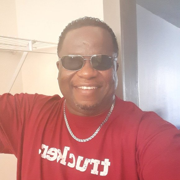 Profile Picture of David Seals (@davidseals514) on Poshmark