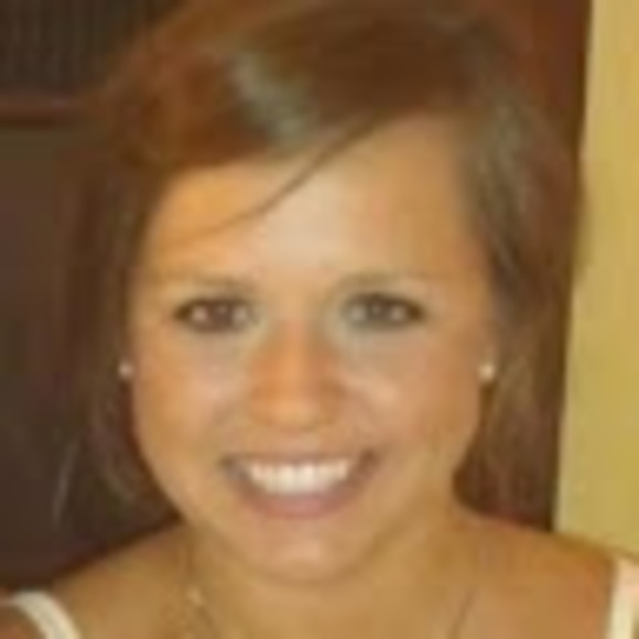 Profile Picture of Brooke Gutermuth (@brookegutermuth) on Poshmark