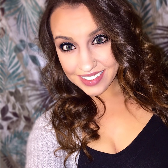 Profile Picture of Jaime Reisenweaver (@jaimexmaria) on Poshmark