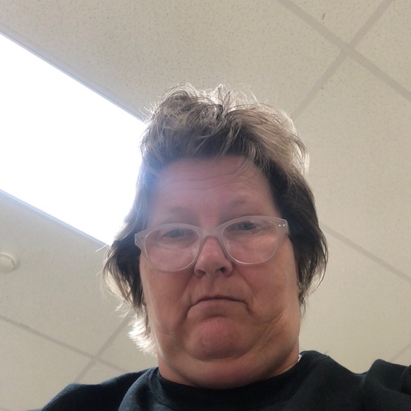 Profile Picture of Kim Zerr (@kimzerr) on Poshmark
