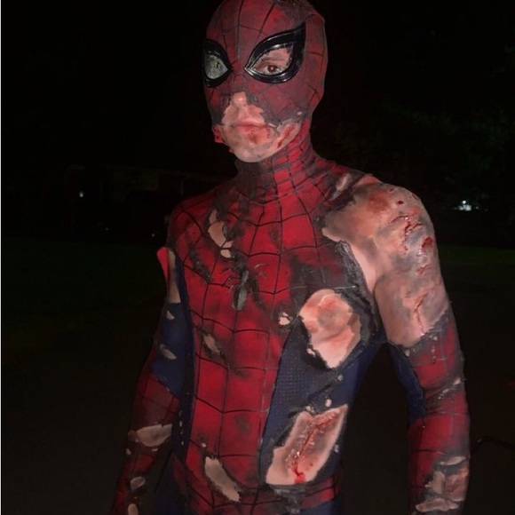 Profile Picture of Robert Adam (@robertadam755) on Poshmark