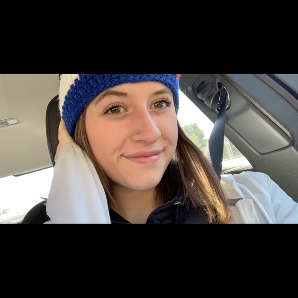Profile Picture of Kaylee Vanderveen (@kay_veen) on Poshmark
