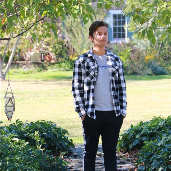 Profile Picture of Eric Diefenderfer (@ericdief) on Poshmark