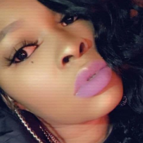 Profile Picture of Markeeba Butts (@dollfacekeeba) on Poshmark