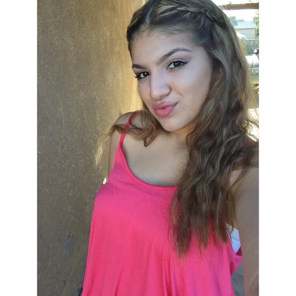 Profile Picture of Vianca Diaz (@viancadiazz) on Poshmark