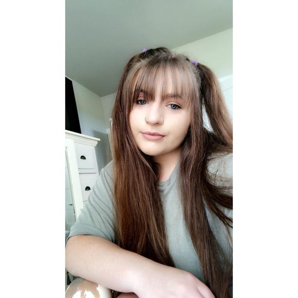 Profile Picture of Michaela Pouwels (@mjpouweld) on Poshmark