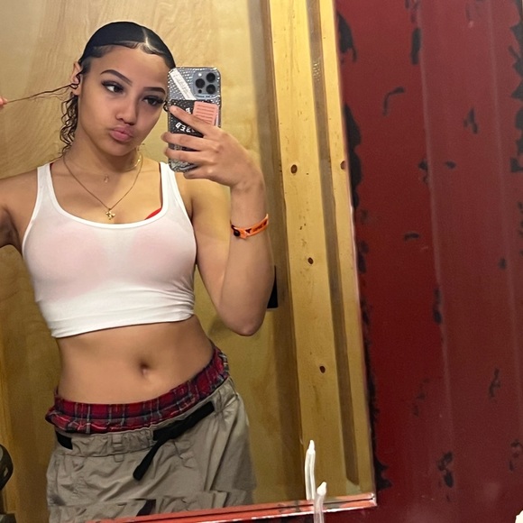 Profile Picture of Jaylyn Edmonds (@jaylynedmonds) on Poshmark
