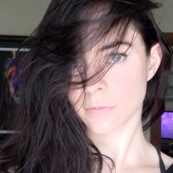 Profile Picture of Lisa j. Lightner (@biancalight) on Poshmark