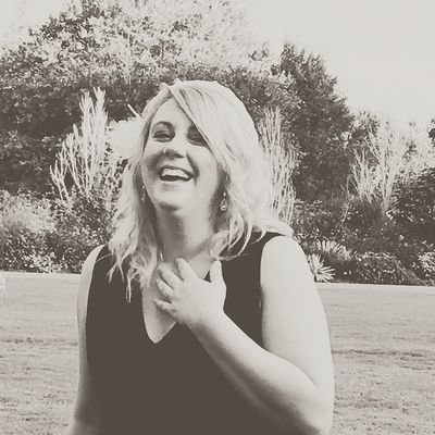 Profile Picture of Julia Thrasher (@SparkleSplash) on Twitter