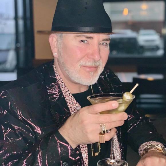 Profile Picture of Wes Thomas (@wes1115) on Poshmark