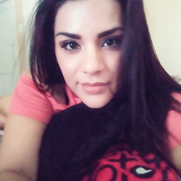 Profile Picture of Ann Montoya (@ploig) on Poshmark