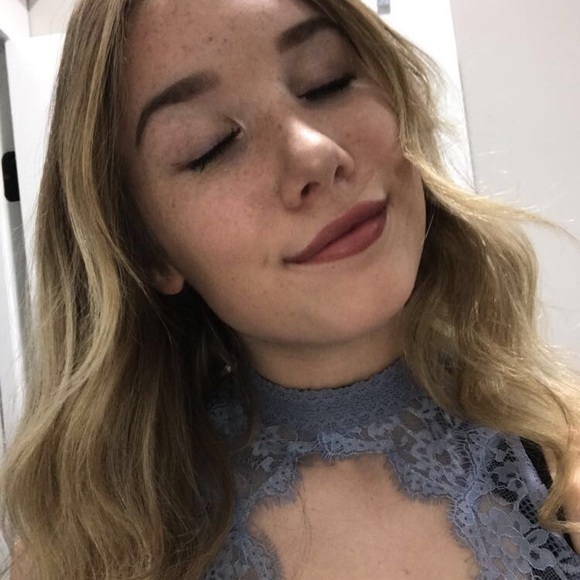 Profile Picture of Mackenzie Swanson (@mackpaigeee) on Poshmark