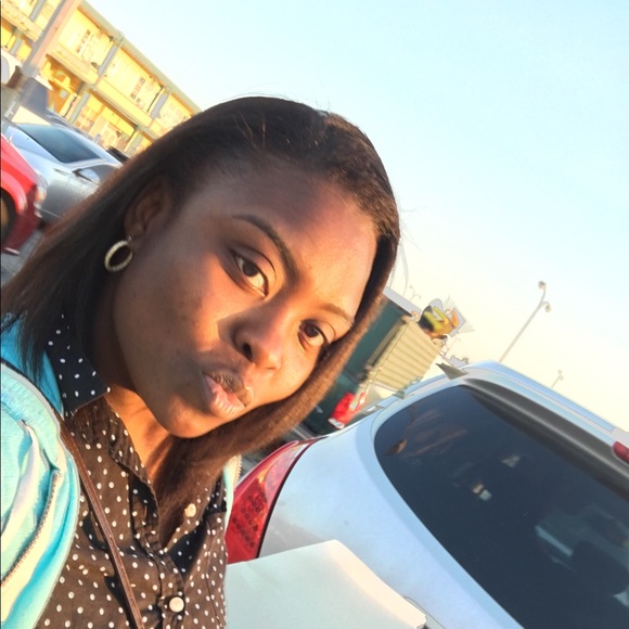 Profile Picture of Daphnee Paul (@vita1964) on Poshmark