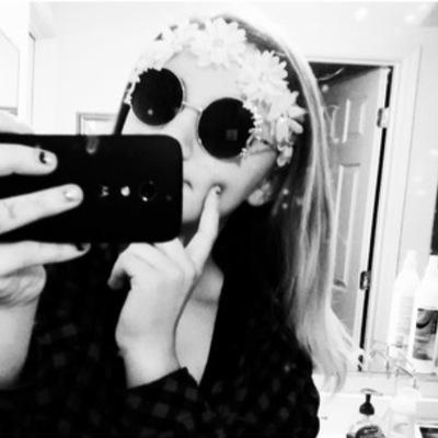 Profile Picture of Zoe Obsitnick (@_oElizabetho_) on Twitter