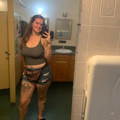 Profile Picture of Ruby Wells (@rubywells72) on Twitter
