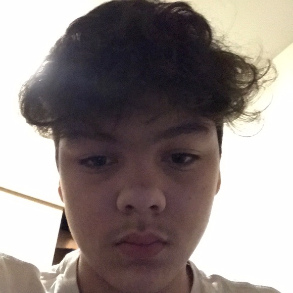 Profile Picture of Jonathan Barrios (@middan111) on Poshmark