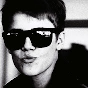 Profile Picture of Mari Kim (@Mkl1998) on Youtube