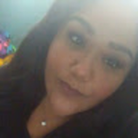 Profile Picture of Isabel Hernández (@isabelh5) on Poshmark