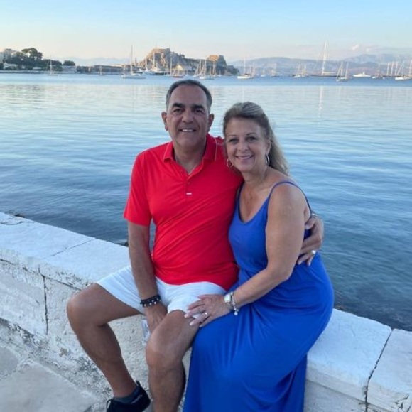 Profile Picture of Christina Kitsos (@christinakitsos) on Poshmark