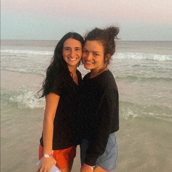 Profile Picture of Bailey Brouillette (@baliceb) on Poshmark