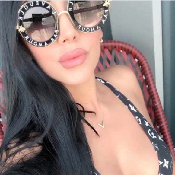 Profile Picture of Mikaela Martinez (@mikaela718) on Poshmark