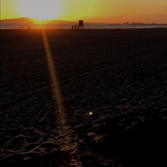 Profile Picture of Danielle Zamorano (@daniellezmorano) on Poshmark