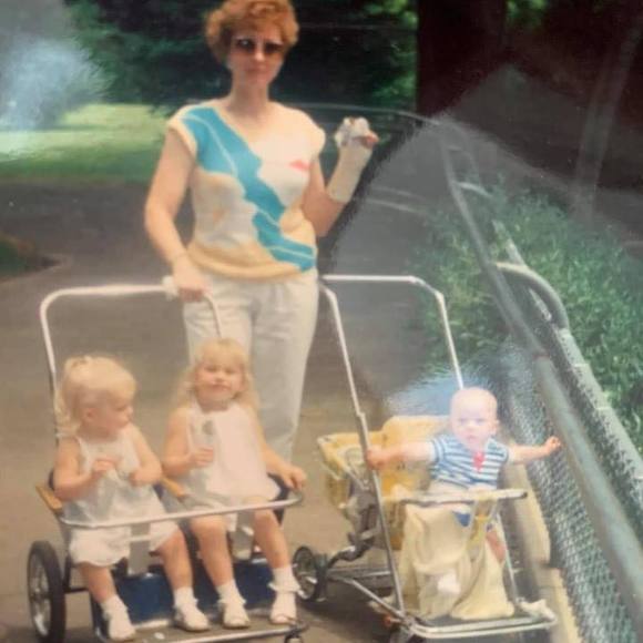 Profile Picture of Karlee Arnold (@karlee_arnold) on Poshmark