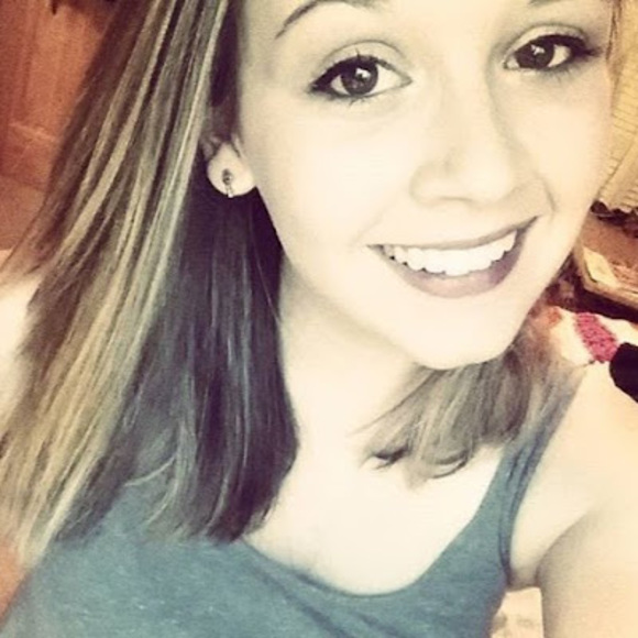 Profile Picture of Courtney Javornick (@c_javornick) on Poshmark