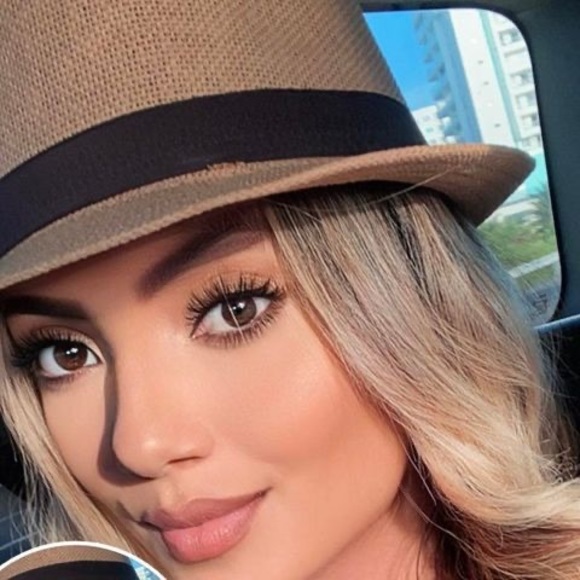 Profile Picture of Valentina Serrano (@valen_99920) on Poshmark