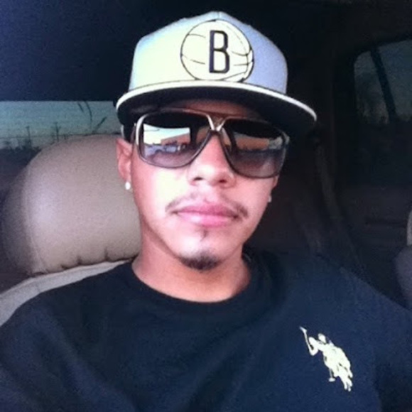 Profile Picture of Hugo Moya (@juicemoya) on Poshmark