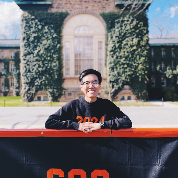 Profile Picture of Jimmy Hoang (@jimmytienhoang) on Poshmark