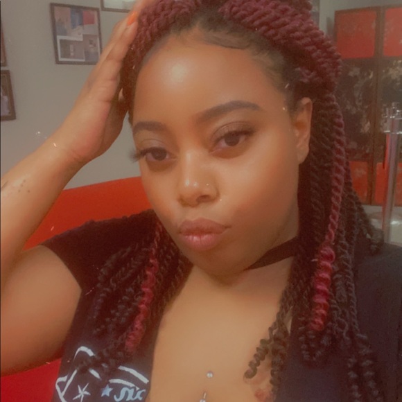 Profile Picture of Imani Trumbo (@manibihhh) on Poshmark