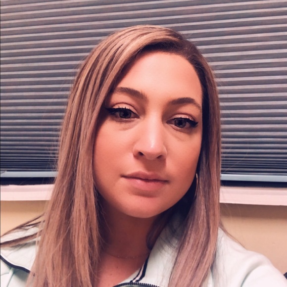 Profile Picture of Brittany Pohida (@brittanypohida) on Poshmark