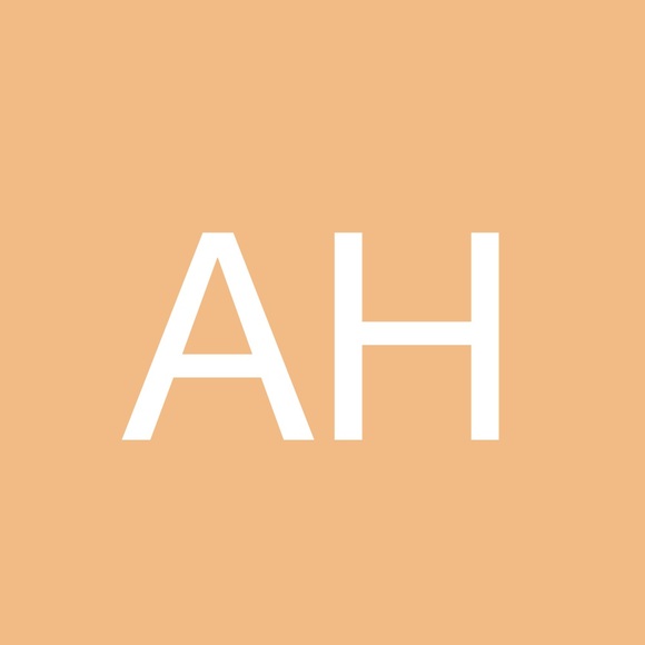 Profile Picture of Annika Hackfeld (@mmouseears) on Poshmark