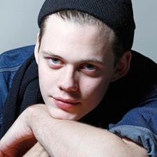 Profile Picture of  🎈Bill Skarsgard 💚빌럽/짤계 (@Billskarsgard19) on Twitter