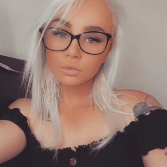 Profile Picture of Robyn Schulz (@robynnjo) on Poshmark