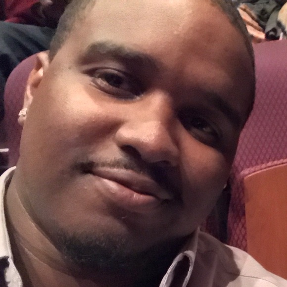 Profile Picture of Antonio Banks (@banksantonio) on Poshmark