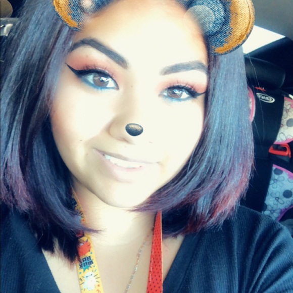 Profile Picture of Annette Delgado (@annette_delgado) on Poshmark