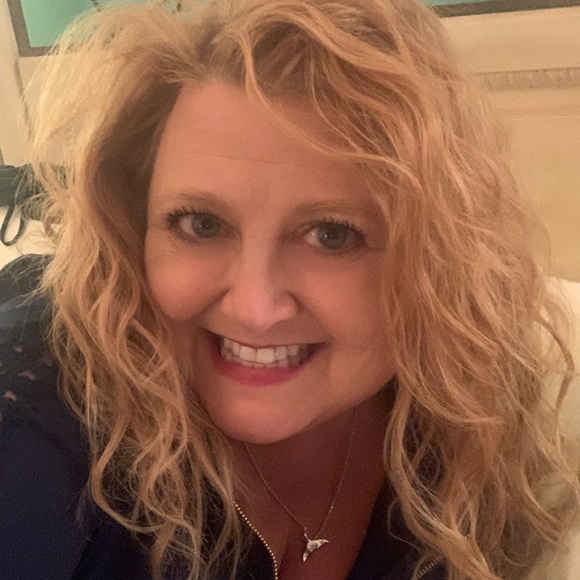 Shelby Lester - Poshmark Profile Picture of Shelby Lester (@shelby_lester) on Poshmark