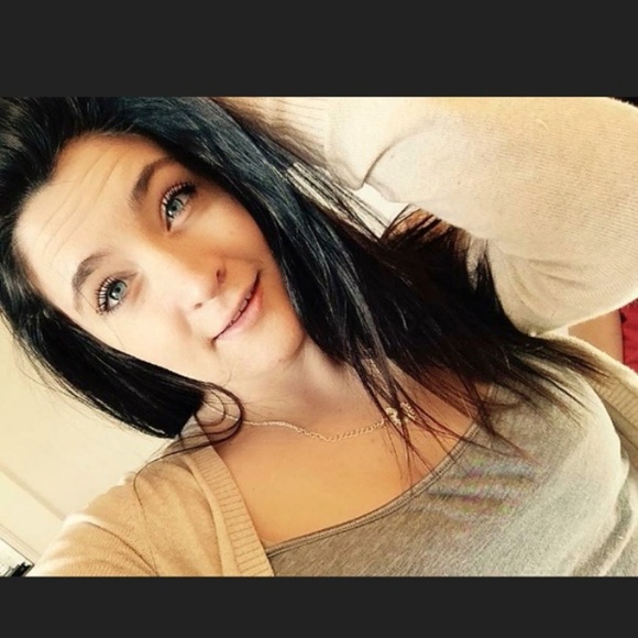 Profile Picture of Brooke Hornecker (@brooketaylor286) on Poshmark