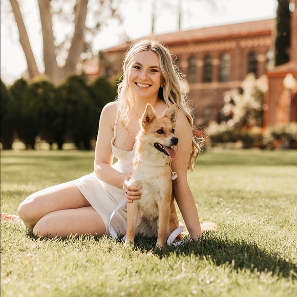 Profile Picture of Jillian Madden (@jillianmaddenn) on Poshmark